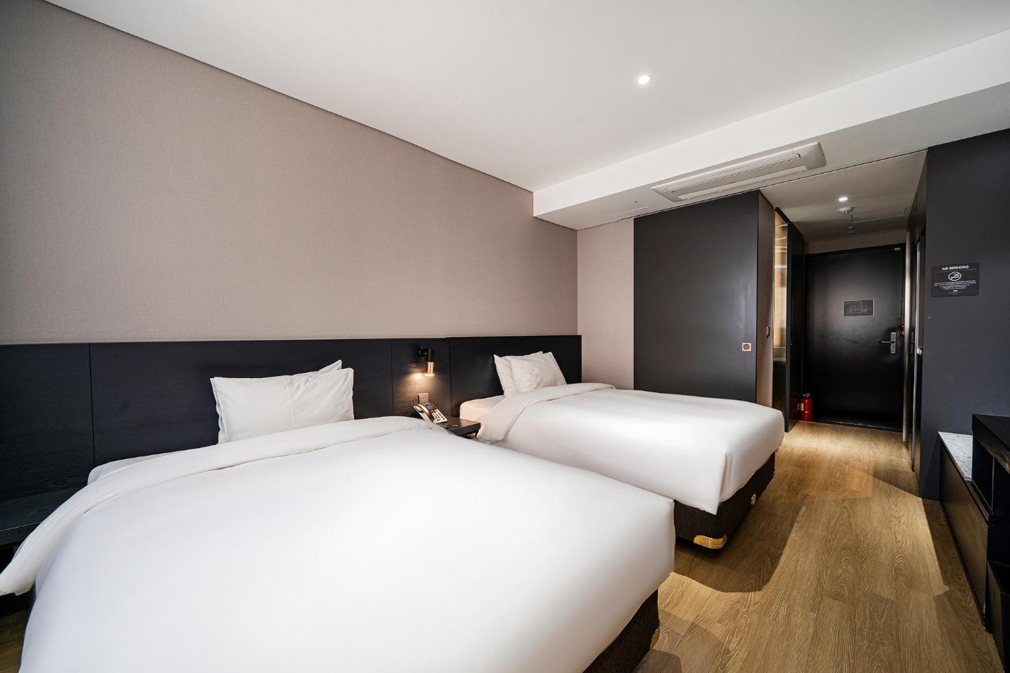 Rivertain Hotel Gyeongju Exterior photo